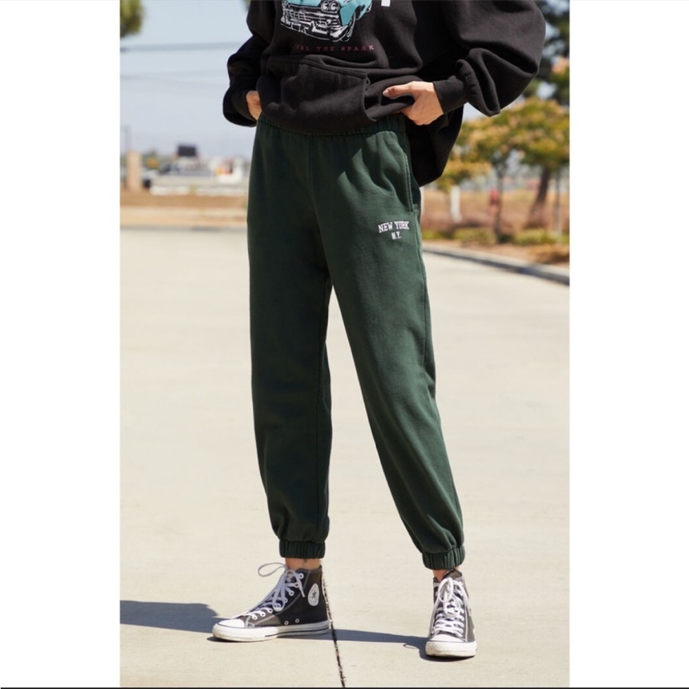 Brandy Melville Green New York Sweatpants